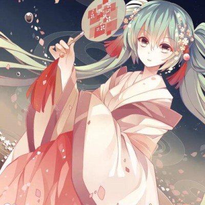 杨絮着火引燃民房 村民集体救火